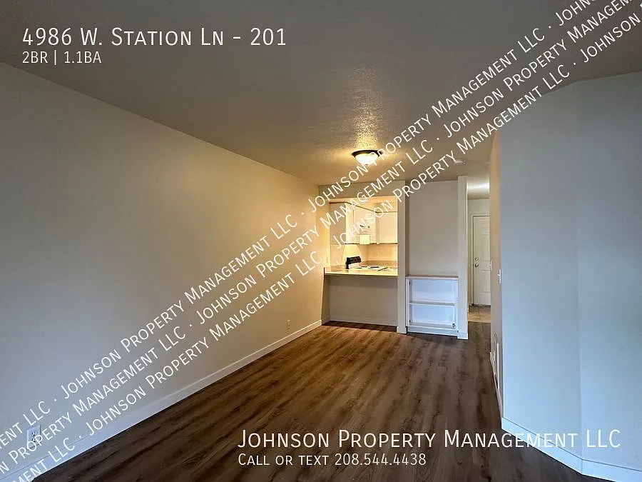 Upstairs 2 bedroom with patio, near Lakeharbor! Quick downtown access. — Photo 4