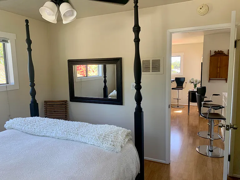 2528 De La Vina St — Photo 8