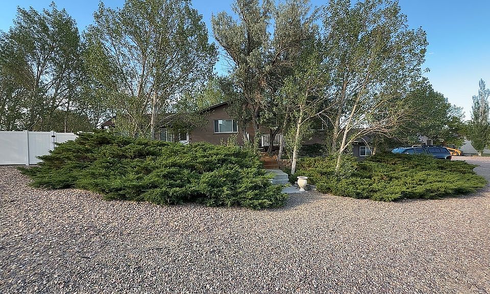 1st image of 584 Gannett Dr