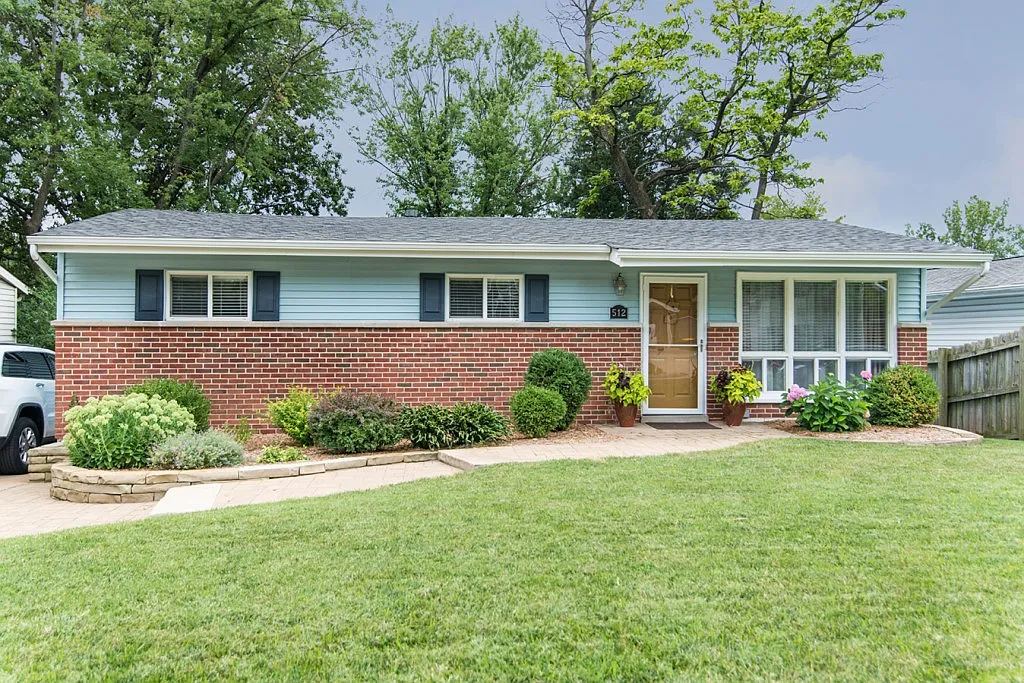 512 Acorn Dr photo 1