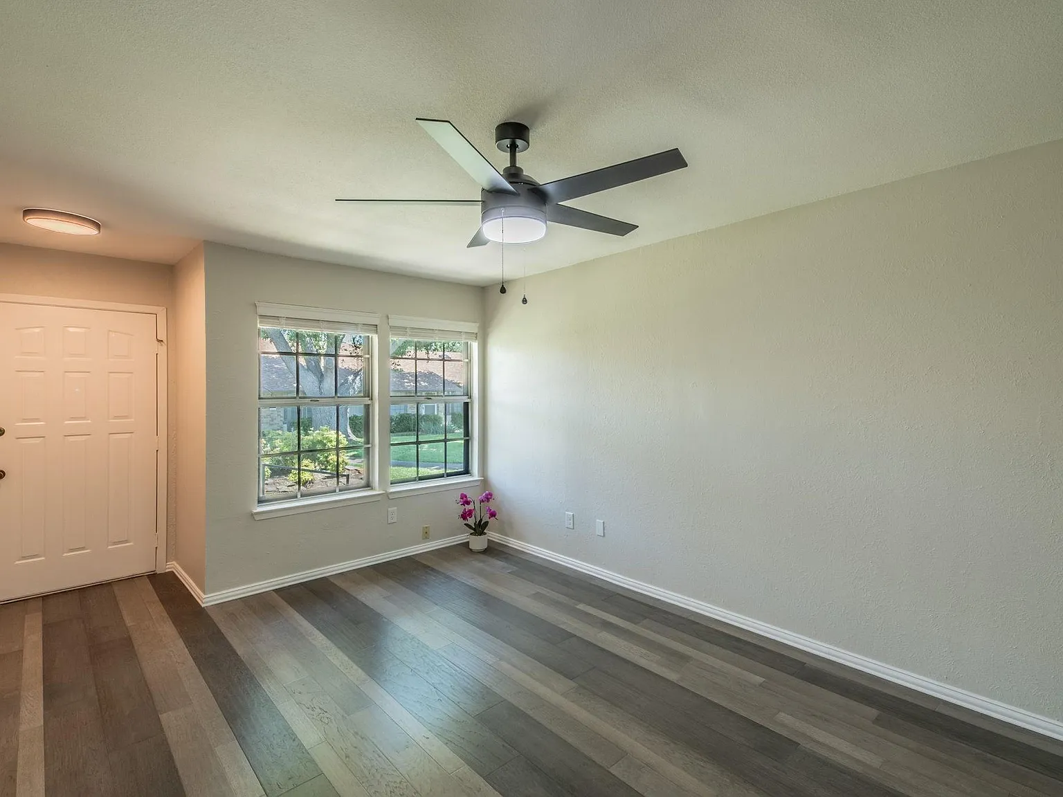 2 bed, 1294 sqft, $1,900 — Photo 4
