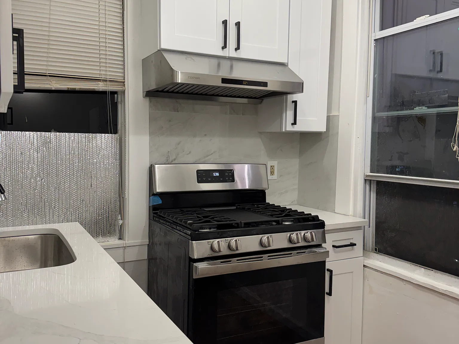 3 bed, 1000 sqft, $1,900 — Photo 3