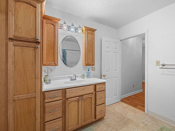 4th image of 3640 Vixen Way