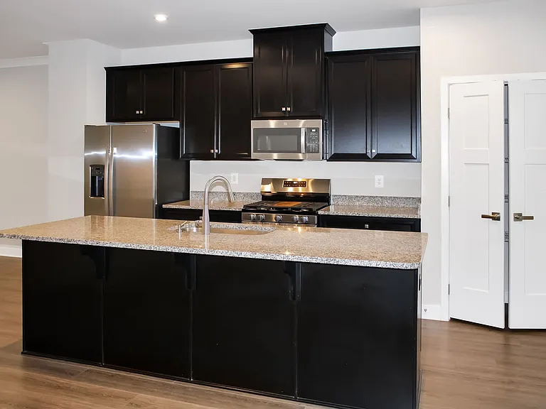 2061 Lockwood Dr — Photo 5