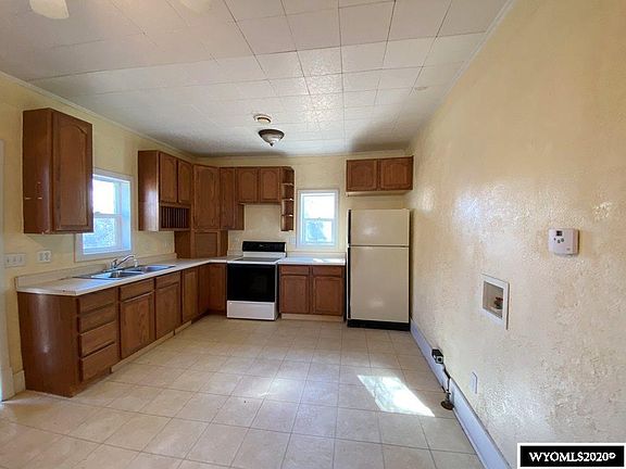 3rd image of 115 E Adams Ave