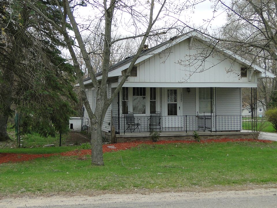 House, fenced dog area