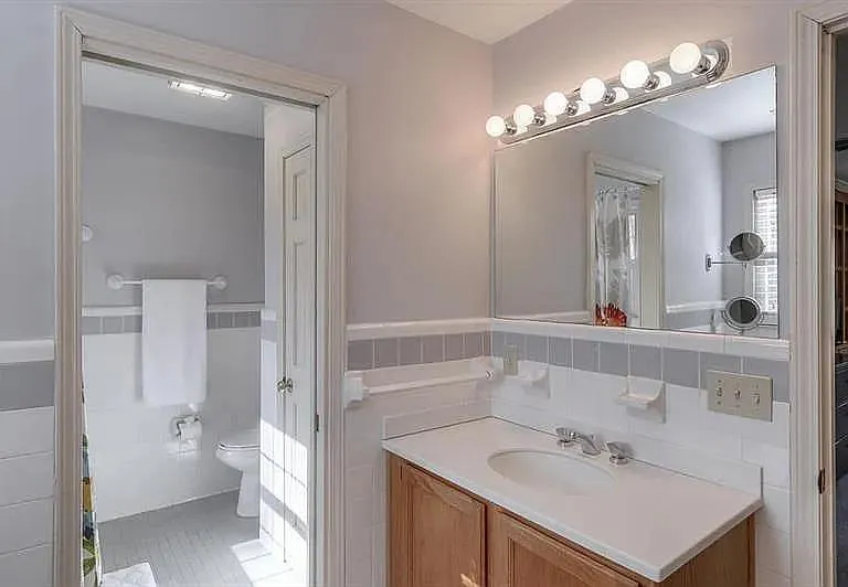 555 Greenland Rd — Photo 23