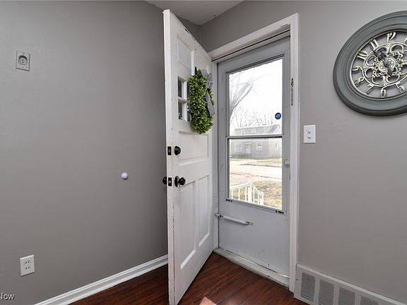 4th image of 13918 Leroy Ave