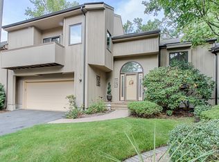 5 Sherwood Dr, Mountain Lakes, NJ 07046