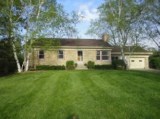 2530 S Meadowmere Pkwy, New Berlin, WI