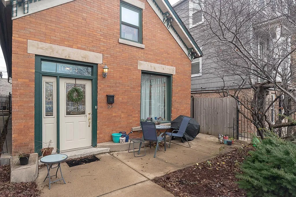 1644 W Augusta Blvd — Photo 1