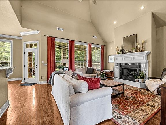 5th image of 5208 S Sloan Cir