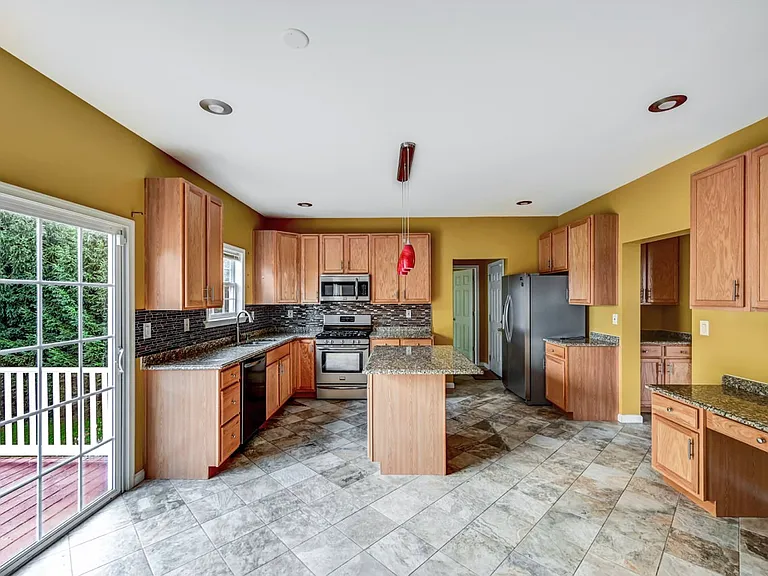 115 Daffodil Dr — Photo 16