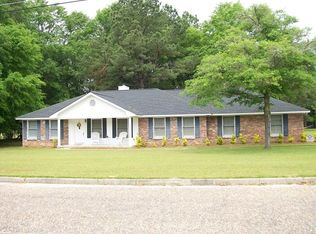 102 Collinswood Dr, Eufaula, AL 36027