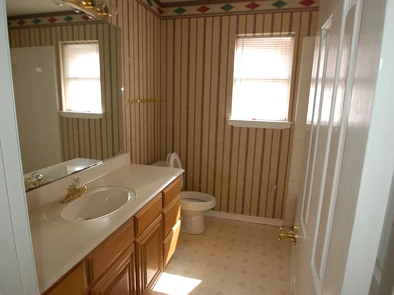 1125 Roundrock Dr — Photo 2