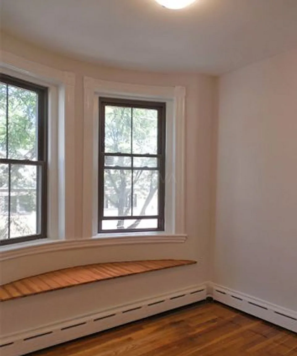 3 bed, $3,200 — Photo 3