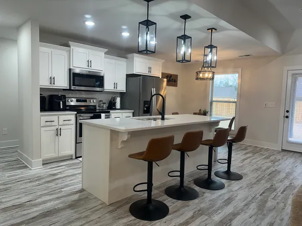 81 Bedford Farms Dr, Jackson, TN 38305