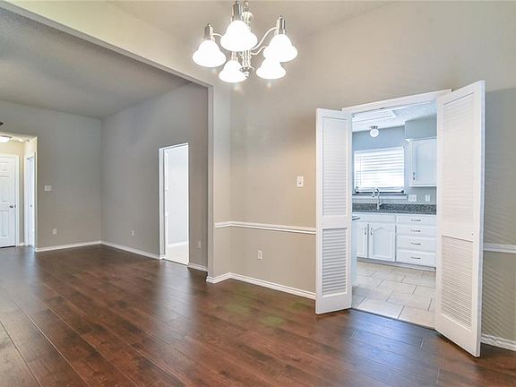 5th image of 2207 Sand Creek Ct