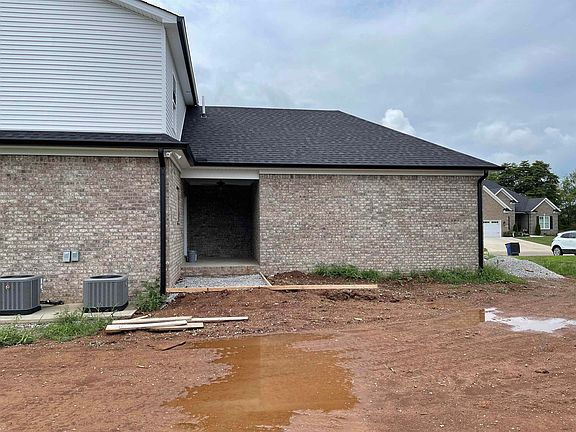 3rd image of 525 Montrose Dr
