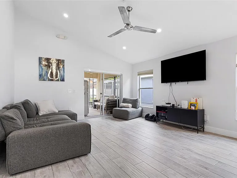 457 Sonja Cir — Photo 4