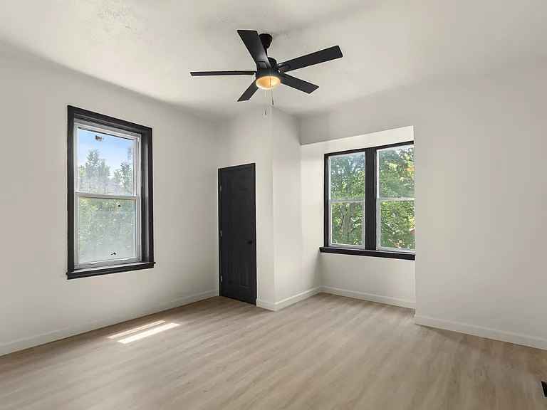 4424 Grace Ave — Photo 11