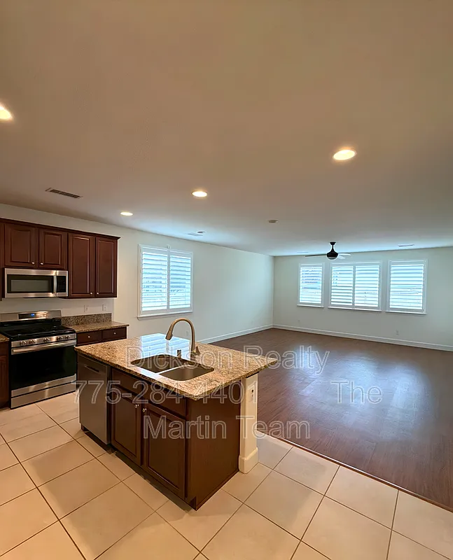 3 bed, 2.0 bath, 1719 sqft, $2,898 — Photo 3