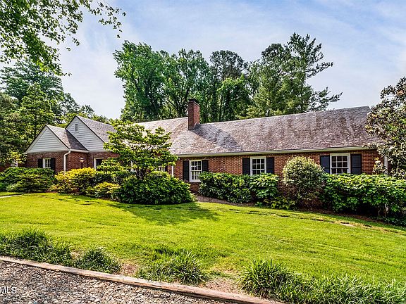 3rd image of 110 Herron Dr