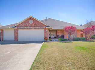 1604 SW 32nd St, Moore, OK 73160