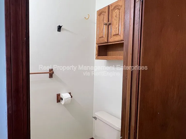 204 Wolf Ln — Photo 24