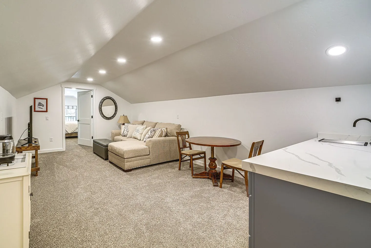 2 bed, 1.0 bath, 1593 sqft, $2,590 — Photo 2