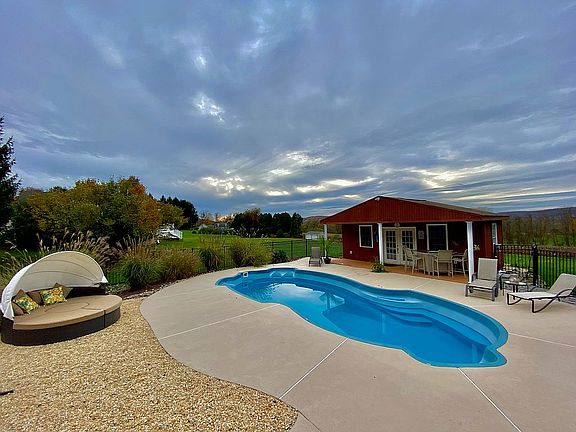 Fiberglass in-ground pool 