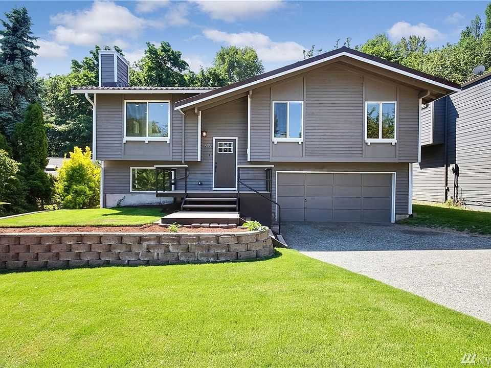 Welcome to 609 SW Austin Pl in West Seattle!