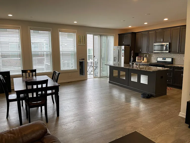 294 Kennedy Dr — Photo 4