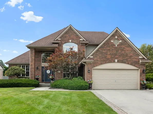 39345 Canterbury Dr, Harrison Township, MI 48045