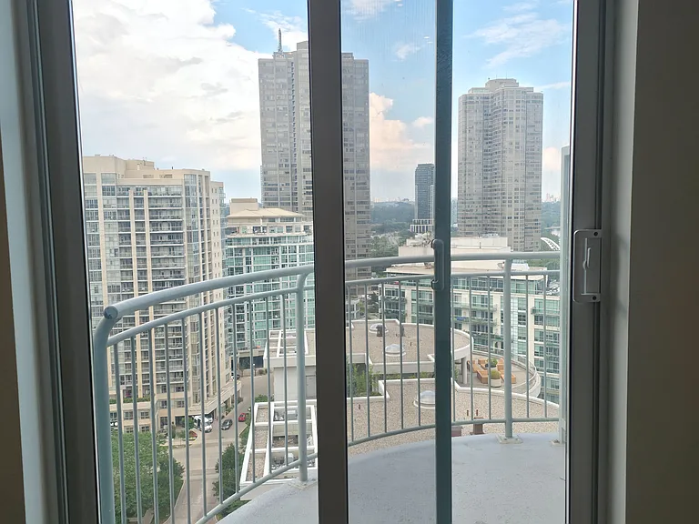 2111 Lake Shore Blvd W #Penthouse 18 — Photo 14