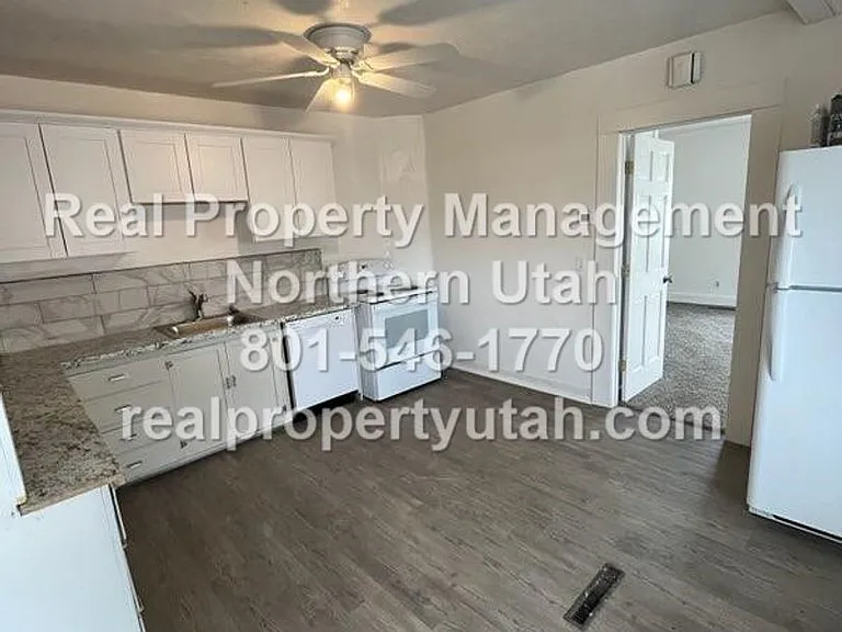 486 15th St — Photo 2