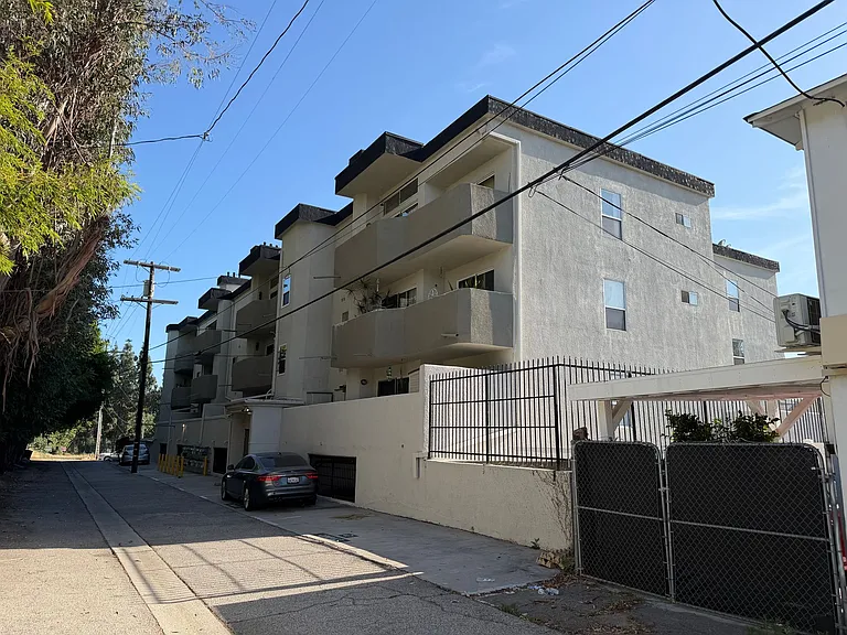 Laurel Canyon, 4500 — Photo 3