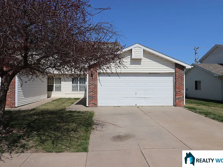 2230 W Todd Ln — Photo 1