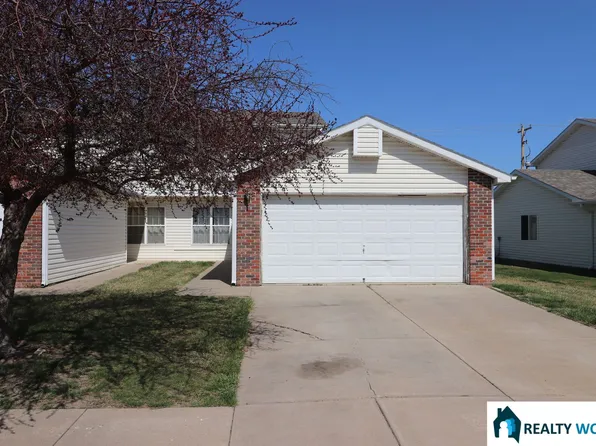 2230 W Todd Ln, Lincoln, NE 68528