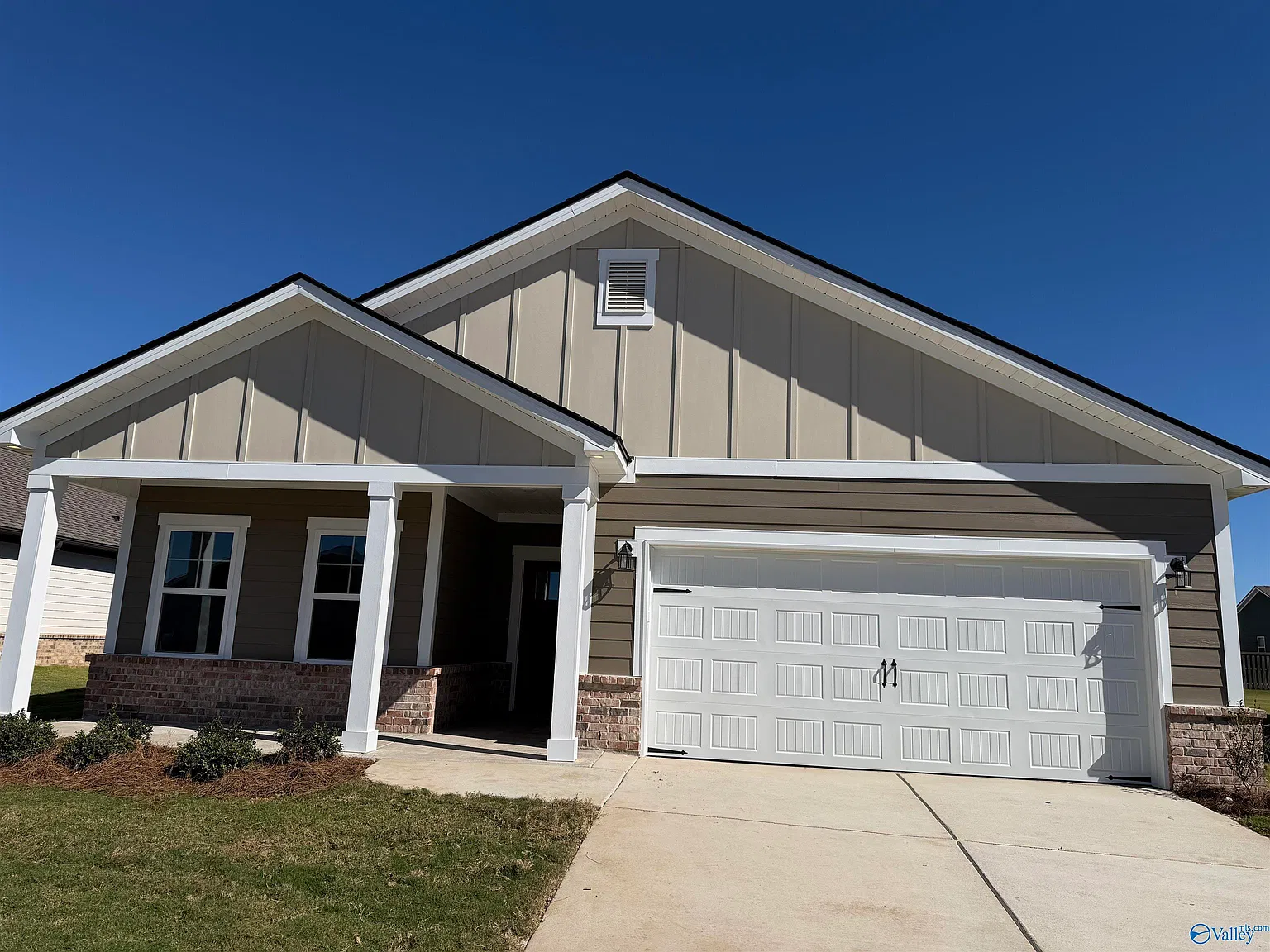 4 bed, 3.0 bath, 2095 sqft, $2,200 — Photo 1