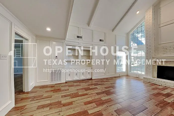 4 bed, 2.5 bath, 2571 sqft, $2,295 — Photo 3