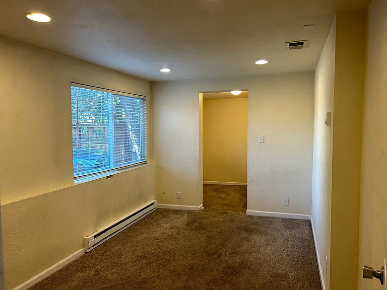 952 Pioneer Ave — Photo 14