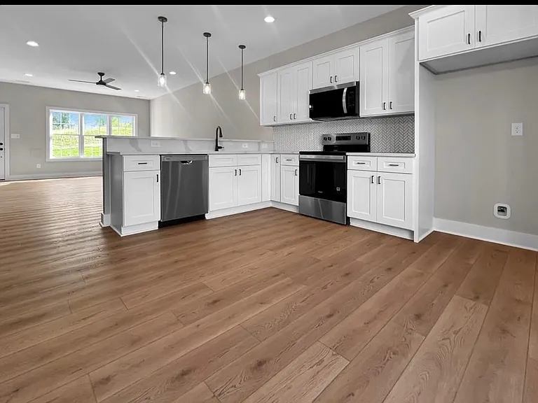 618 Monument St #618 — Photo 8