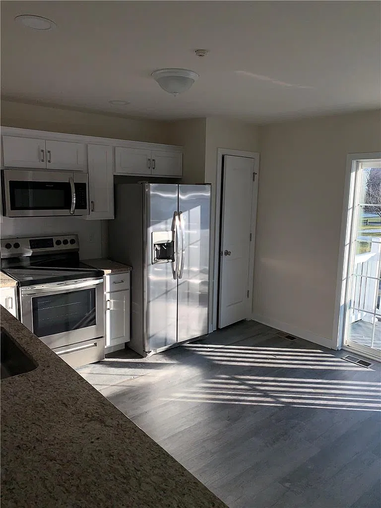 3 bed, 2.5 bath, 1804 sqft, $2,500 — Photo 2