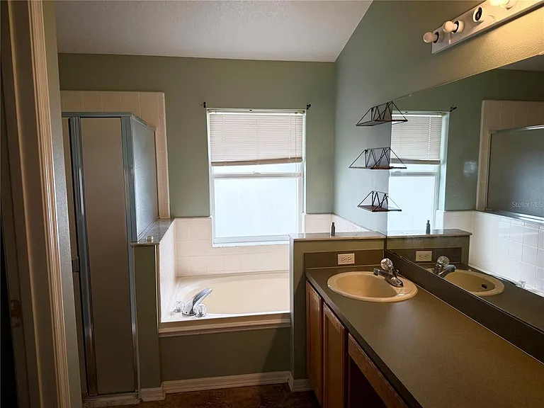 1726 Nestlewood Trl — Photo 15