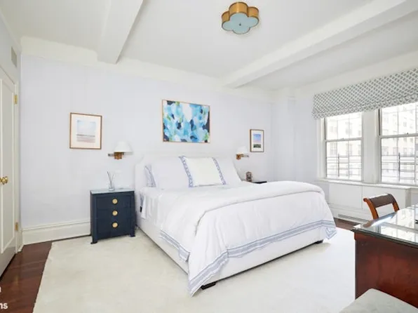 1070 Park Avenue image 4 of 11