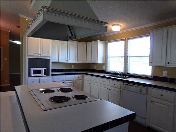 5th image of 6012 E Highway 290