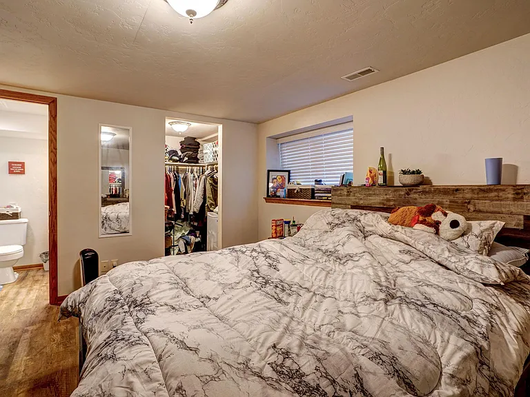 647 N Walton Dr — Photo 19