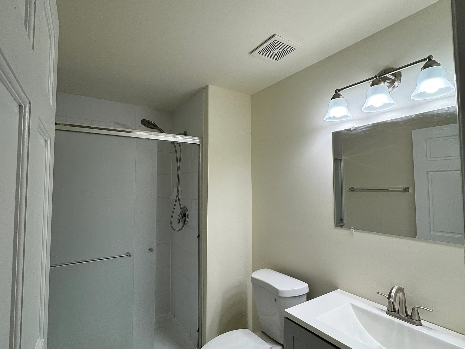 2 bed, 1100 sqft, $2,400 — Photo 4