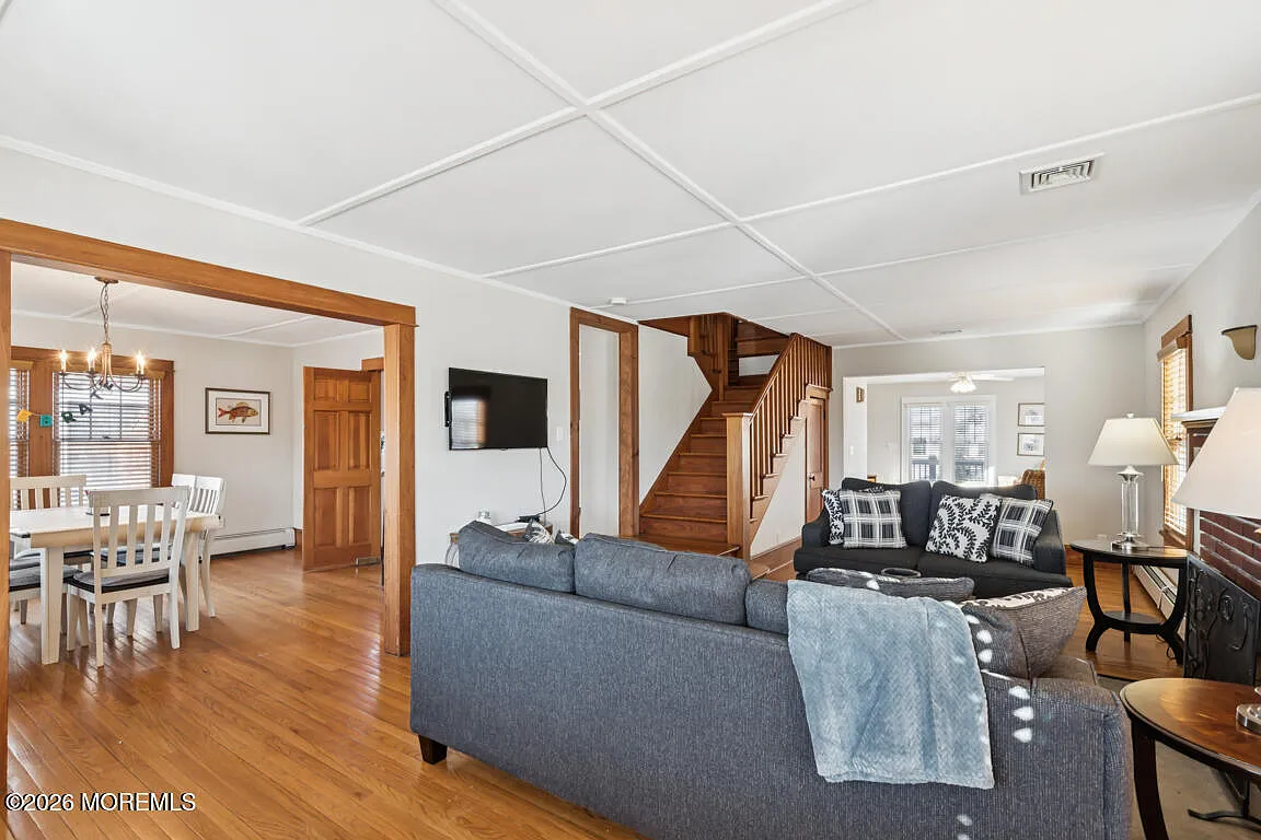 6 bed, 2552 sqft, $8,500 — Photo 3